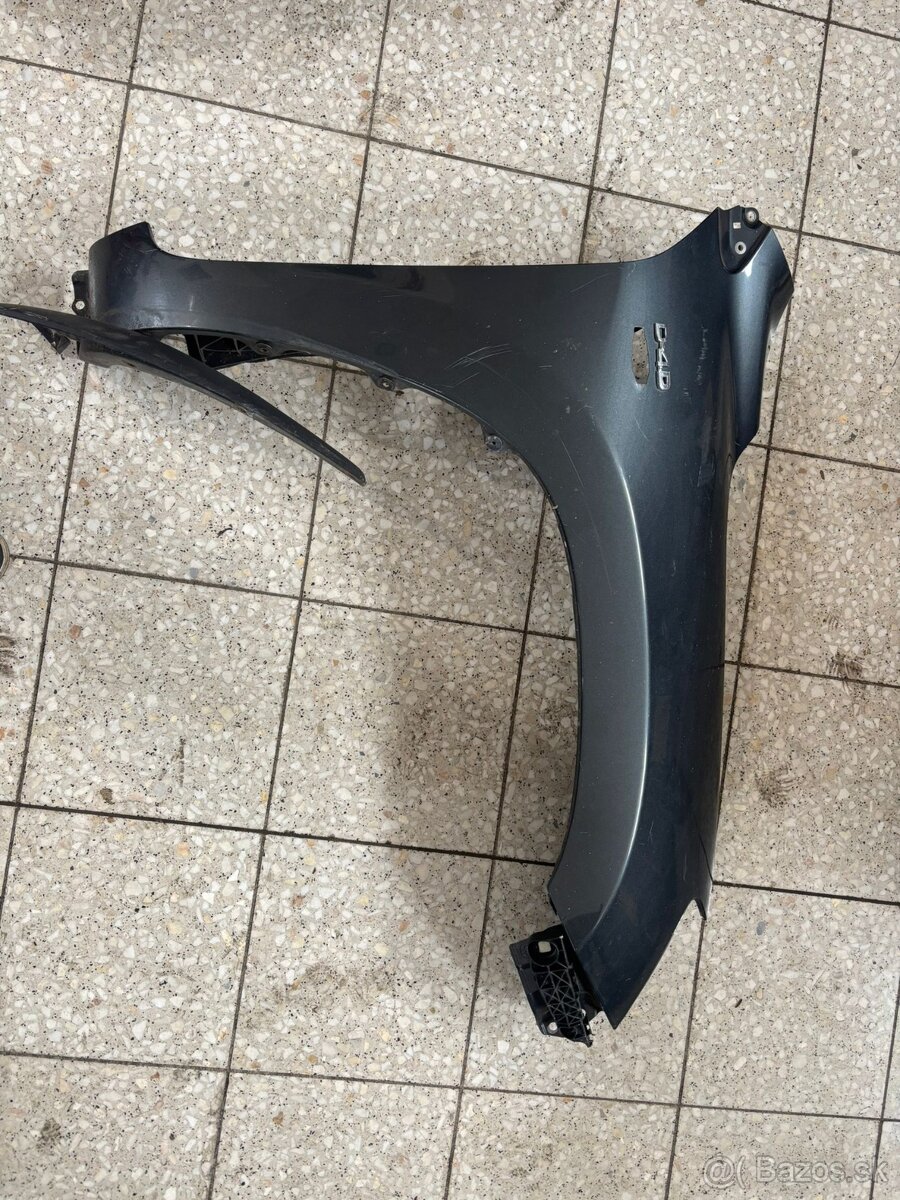 Pravý predný blatník TOYOTA RAV4 - predfacelift - 2