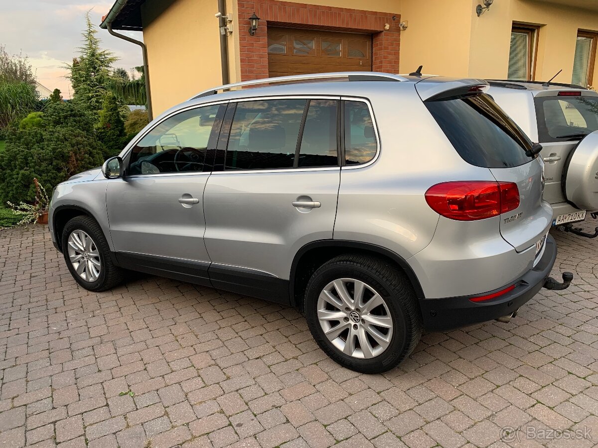 Volkswagen Tiguan 2,0 tsi DSG 4motion - 2