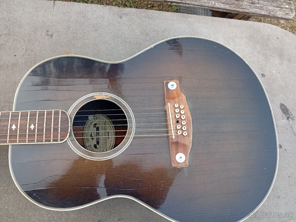 Za kartón piva Corgoň "Darujem" gitara - 2