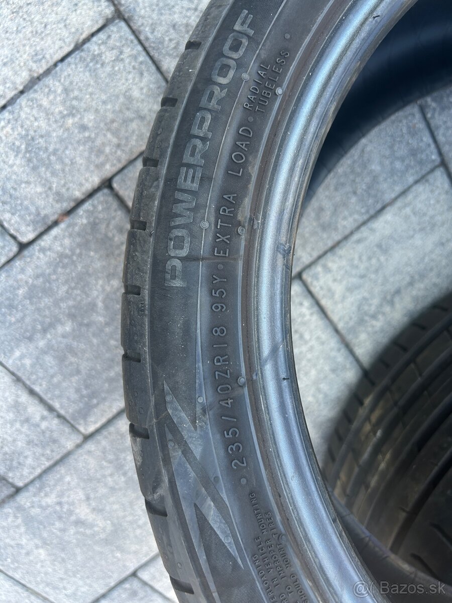 Nokian 235/40 R18 - 2