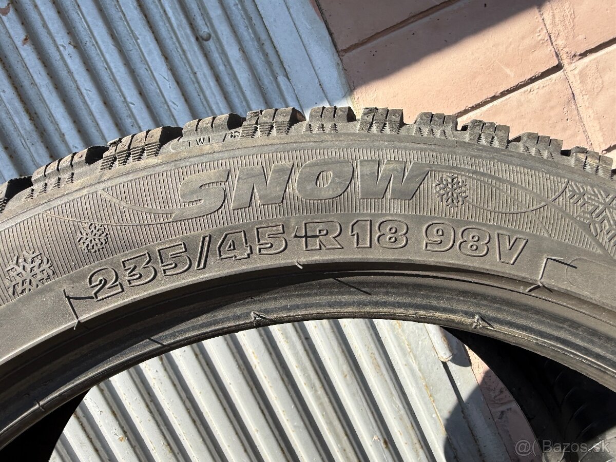 Zimne pneumatiky 235/45 R18 - 2