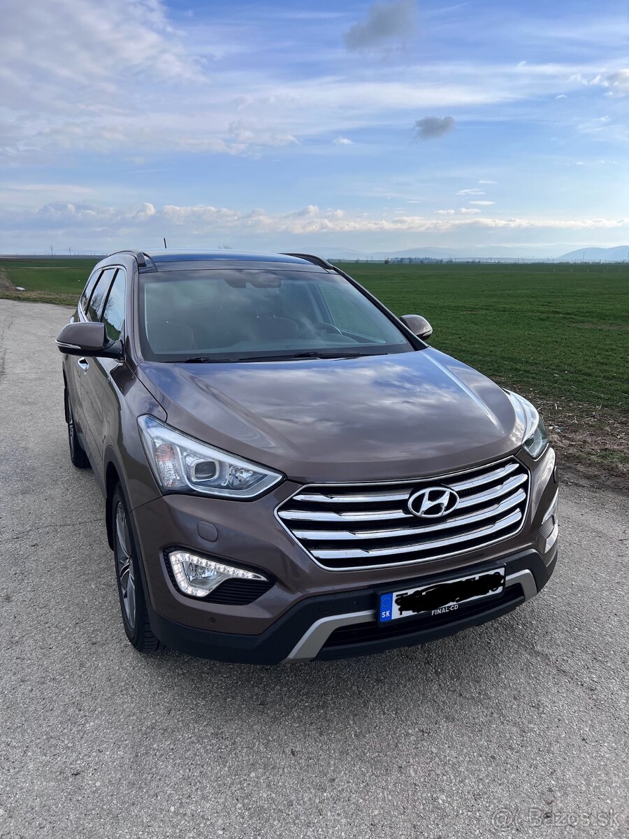 Hyundai Grand Santa Fe - 2