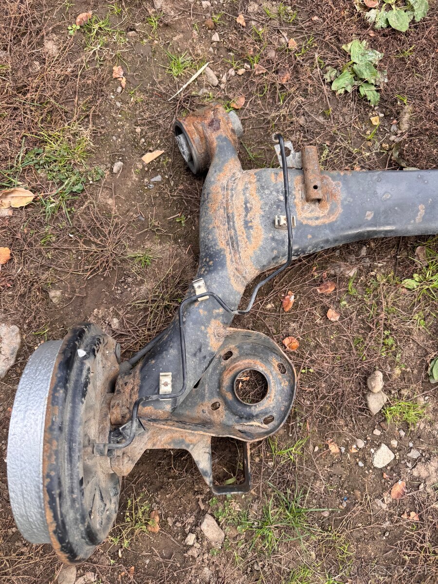 Fabia 2 combi zadná náprava, nápravnica, naprava, bubny - 2