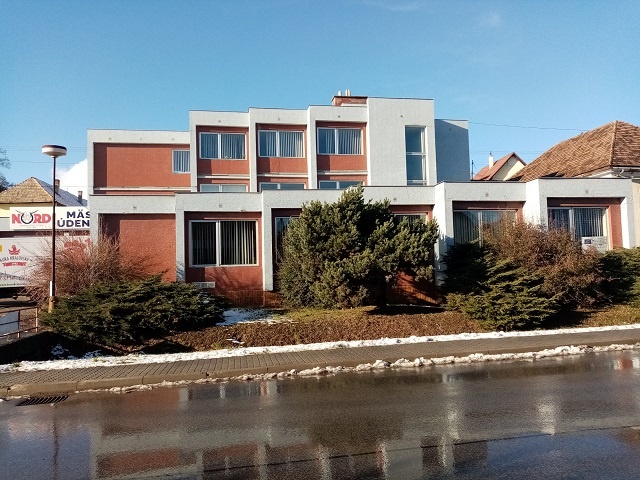 Na predaj dva prevádzkové budovy . Aj jednotlivo - 2