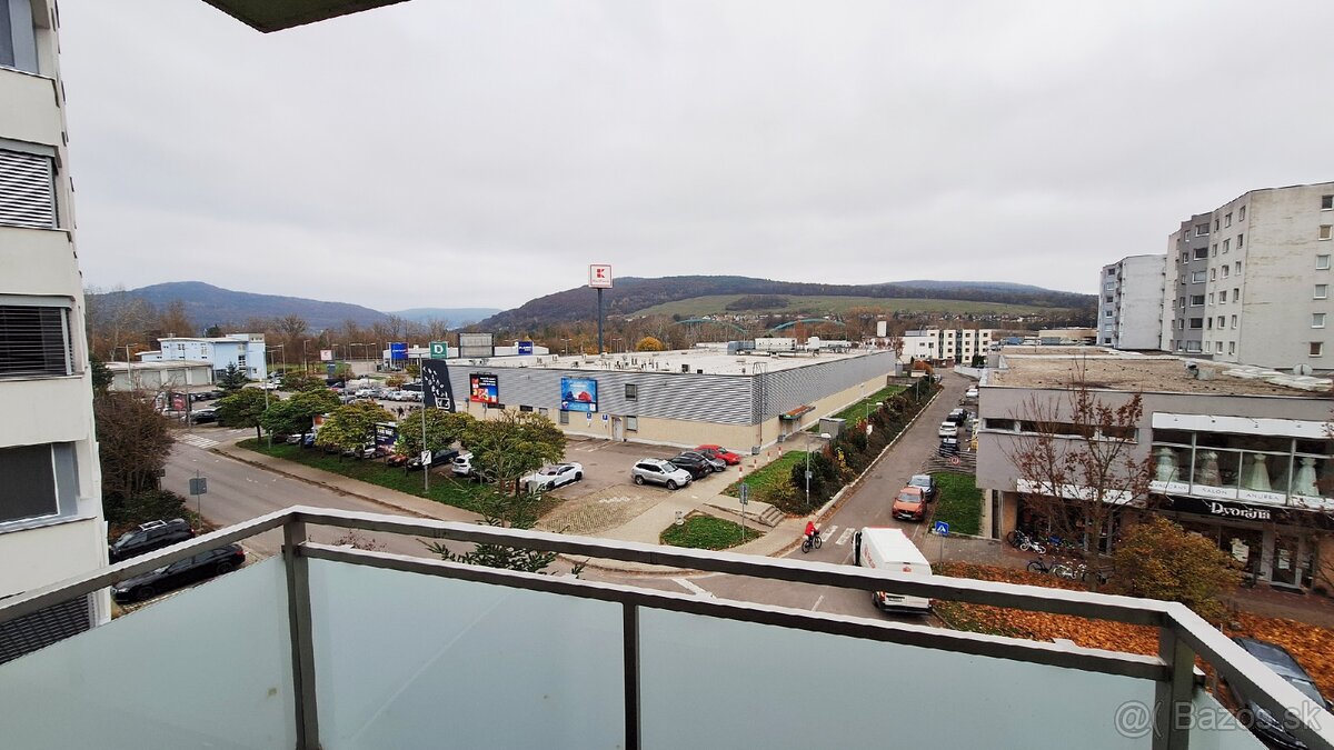 Prenajmem 3 izbový byt /RUBICON - Dvory Púchov/ - 2