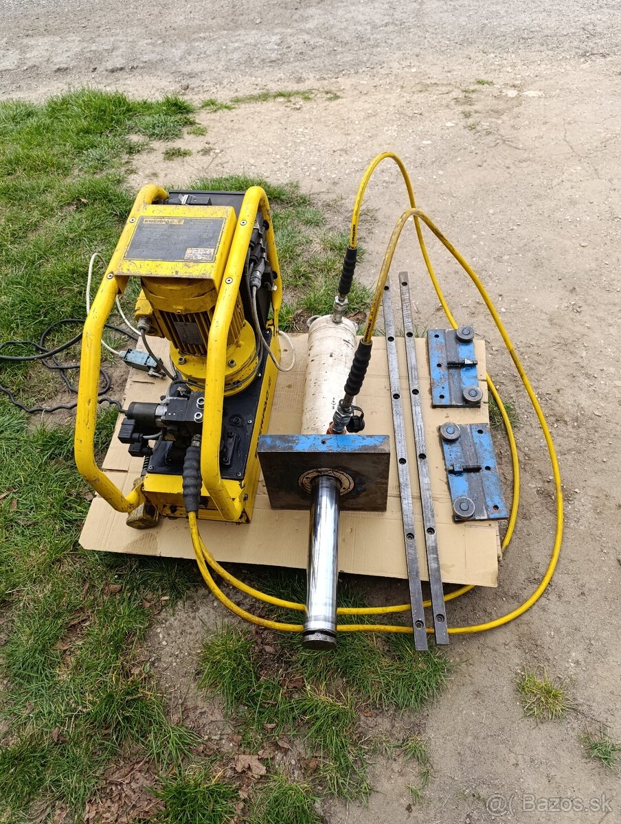 Hydraulický agregát ENERPAC s piestom a ovládaním - 2