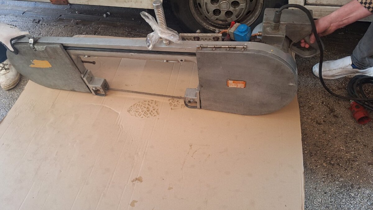 Pila, klat, prepravky - 2