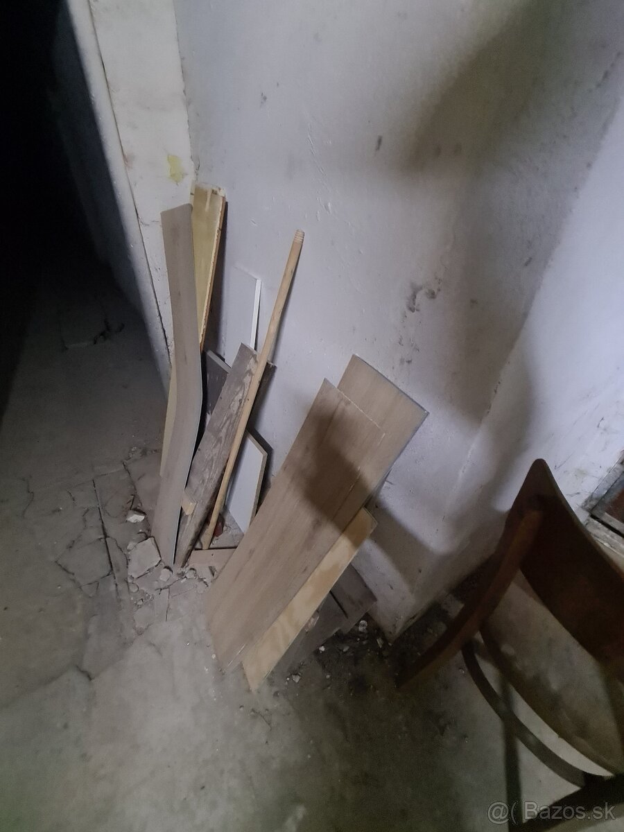 Drevo , drevotrieska a iny material za odvoz - 2