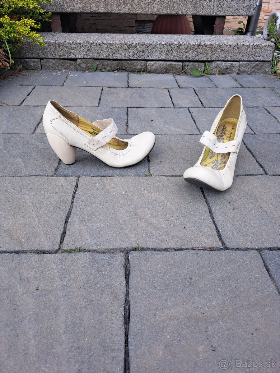 Topánky smotanovej farby so zaujímavým opätkom - 2
