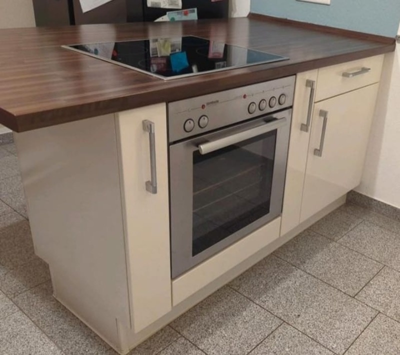 Krémová lesklá linka Nobilia se spotřebiči,5855 - 2