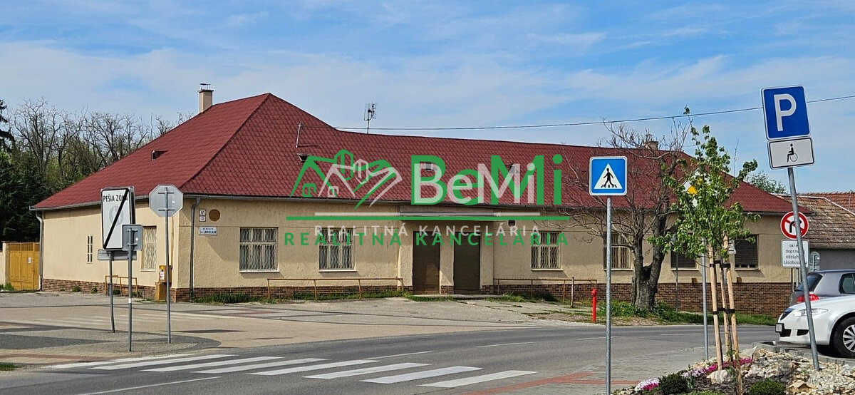 NR - RD - Mojmírovce, centrum obce, 2 bytové jednotky - 2