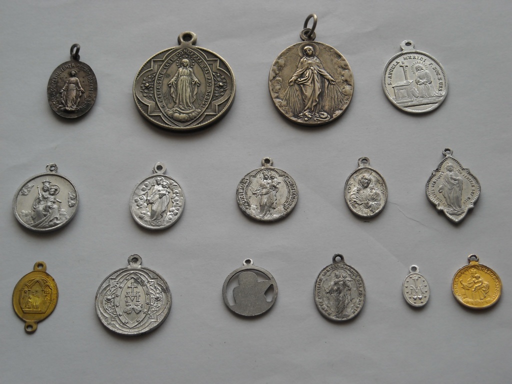 Medaily svätcov a Starožitné sväté obrázky na skle - 2