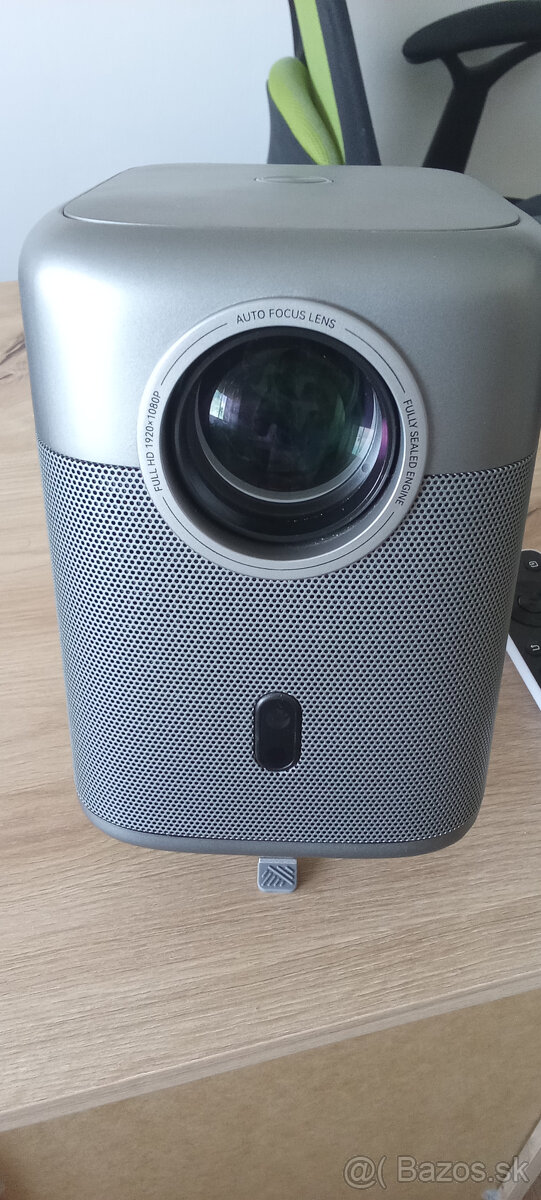 Predám dizajnový projektor VANKYO PERFORMANCE H300A - 2