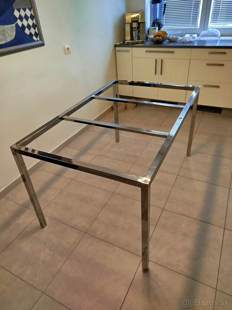Predám jedálenský stôl IKEA . - 2