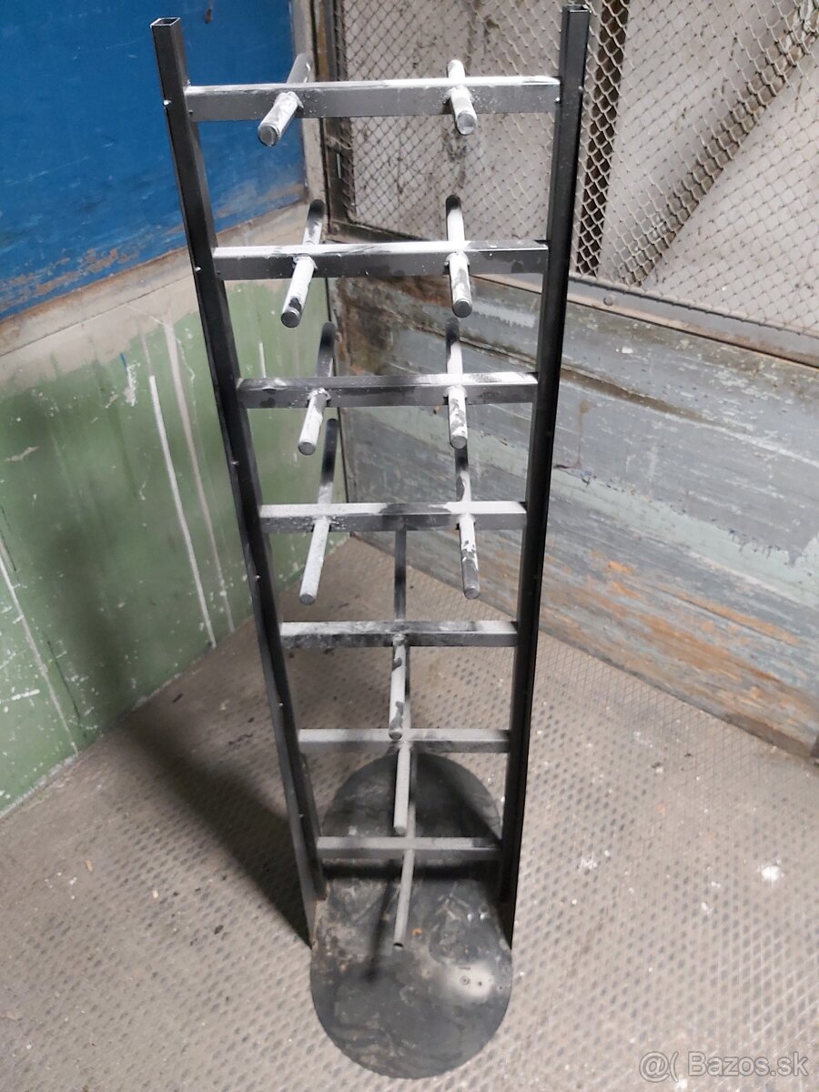Vešiak do predajne - 2
