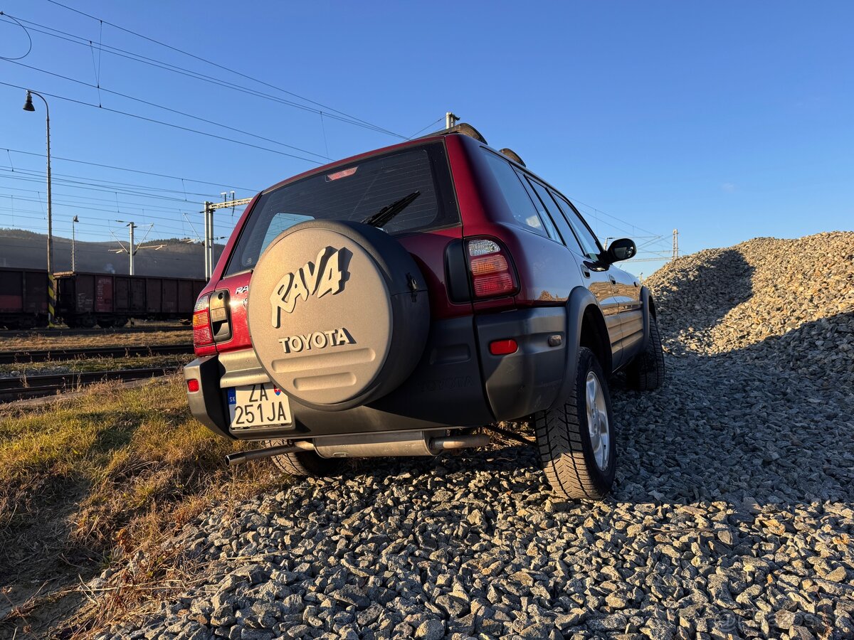 Toyota RAV4 4x4 NOVÁ STK, EK