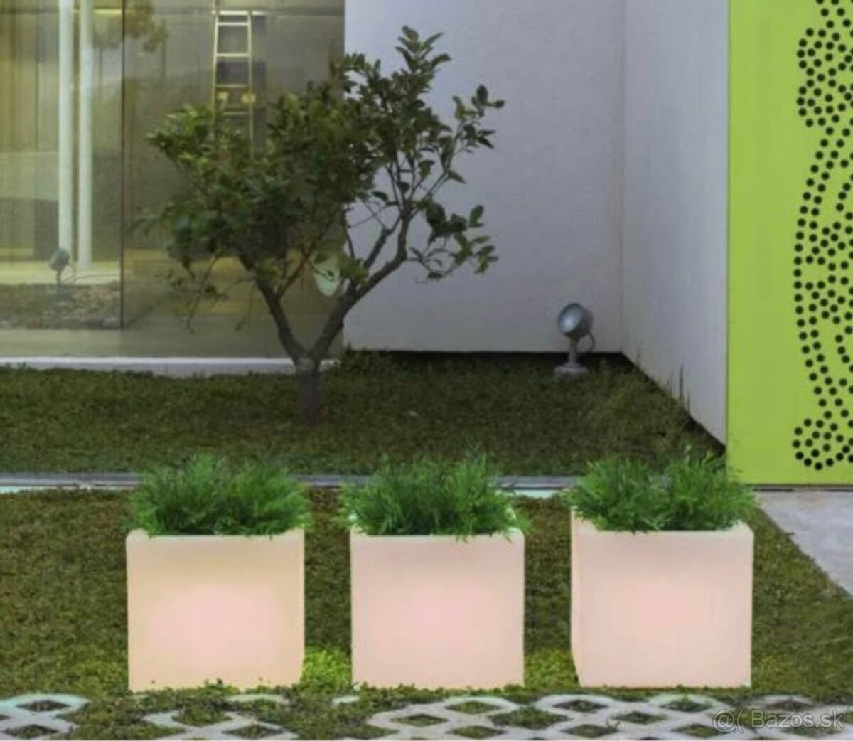 LED svetlo a kvetináč exteriérové - 2