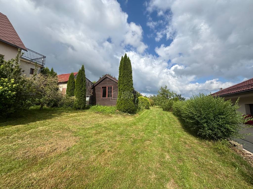 Predaj nádherného stavebného pozemku so záhradným domčekom v - 2