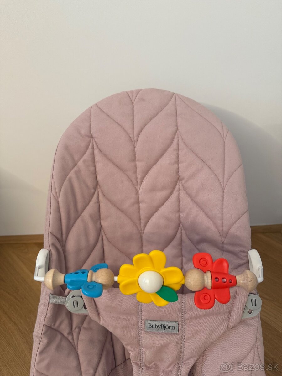 Babybjorn lehatko s hrackou - 2