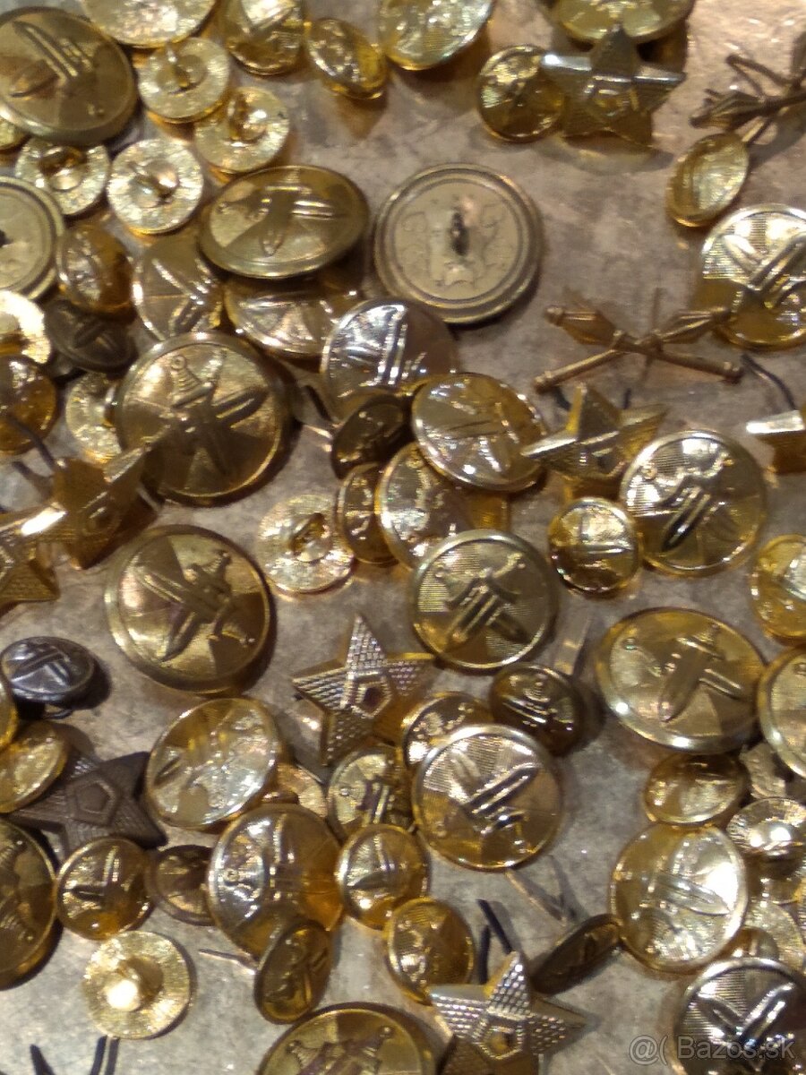 Predám vojenské gombíky - 2