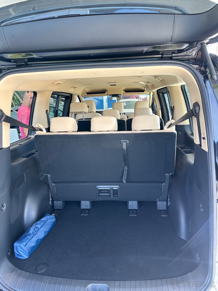 Prenajom 9 miestneho auta - 2