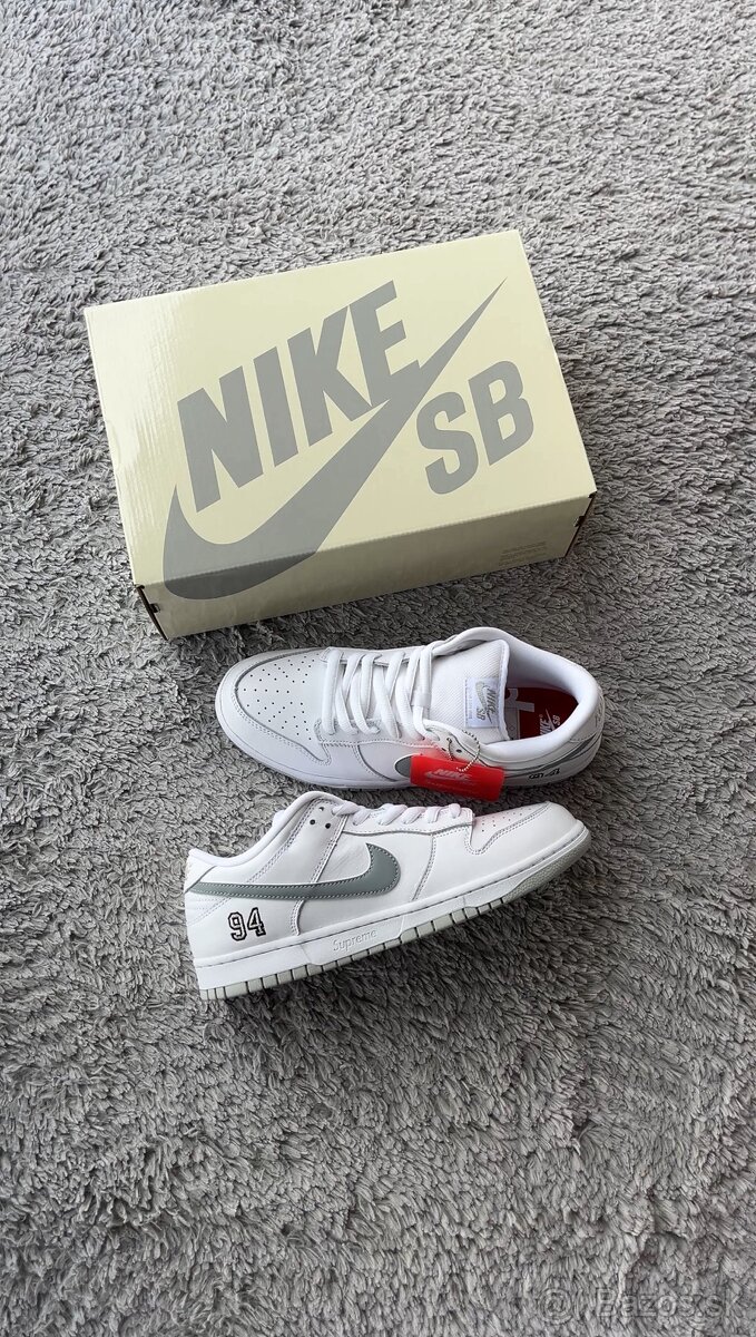 Nike SB Dunk Low Supreme 95 White Metallic Silver - 2