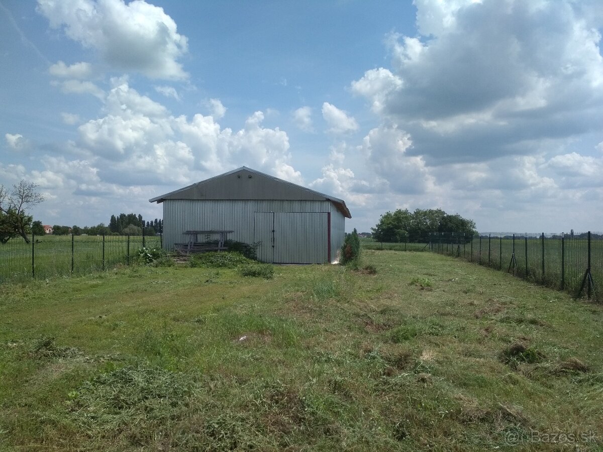 Predám stavebný pozemok 10000m2 - 2