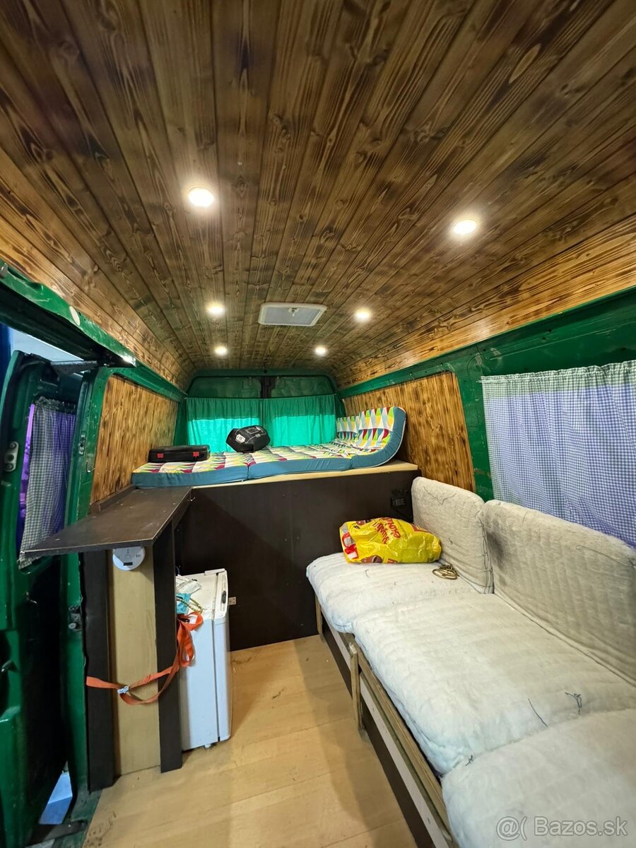 Mercedes-Benz 208D - 2