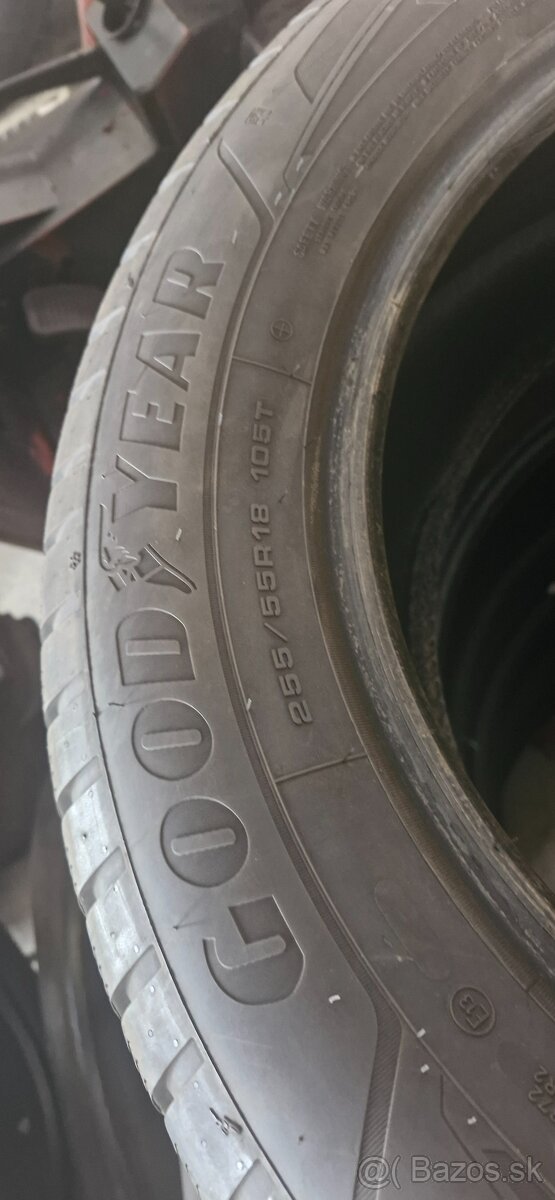 Goodyear UltraGrip 255/55R18 109H - 2