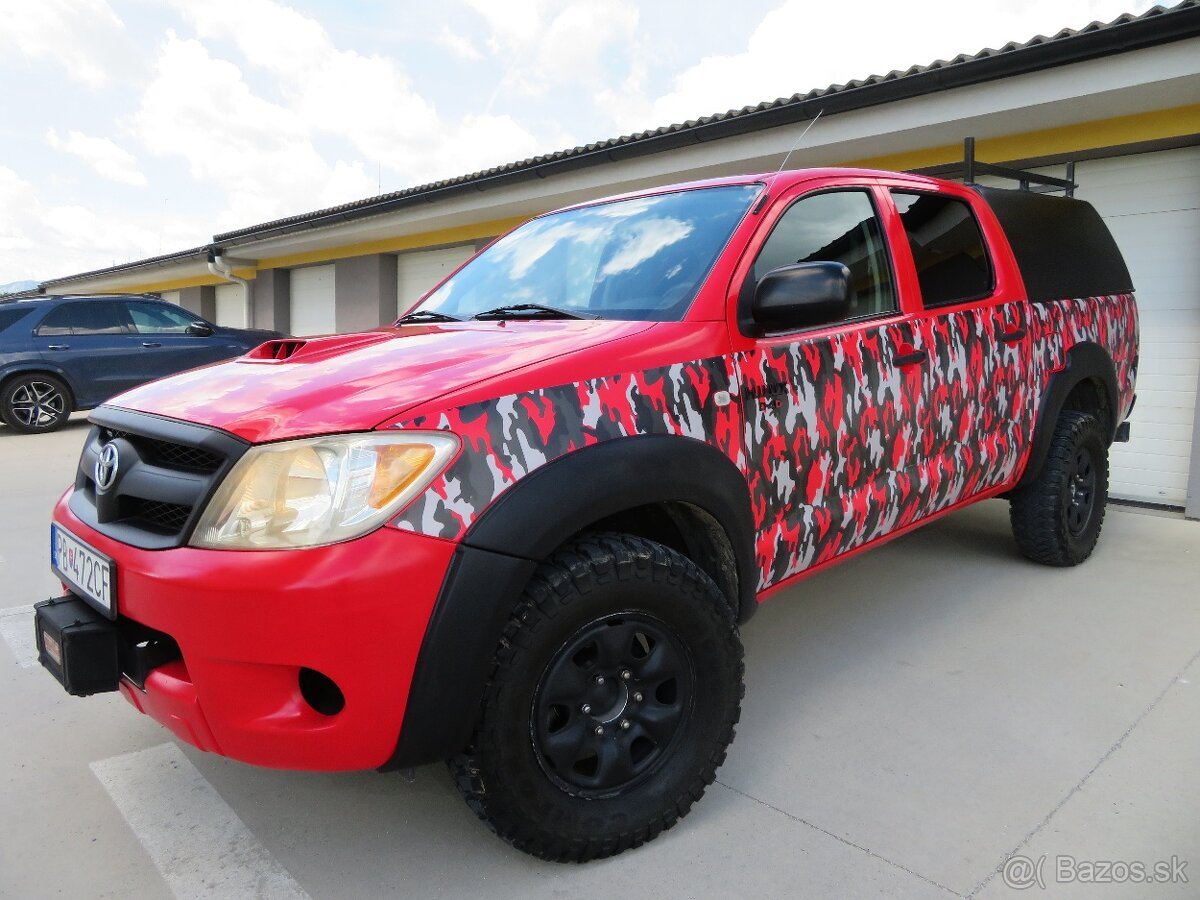 TOYOTA HILUX 2.5 D-4D // 230000KM // 4X4 // SR // 1.MAJITEĽ