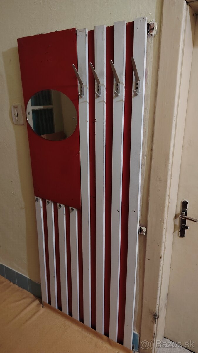 Vešiaková stena - 2