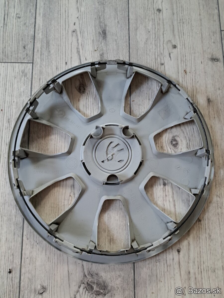 Kryt kolesa, puklica ŠKODA R14 - 1 kus - 2
