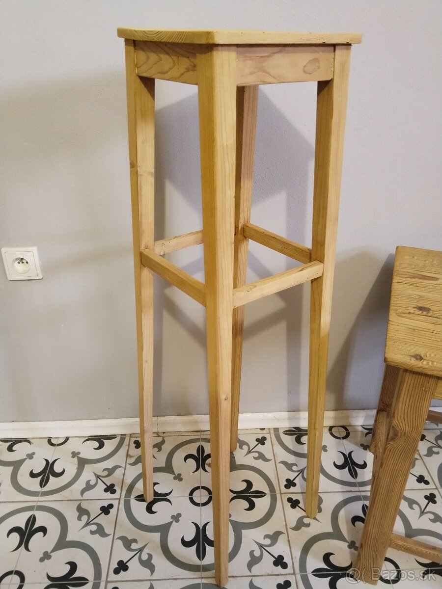 Starý, květinový stolek po renovaci - 2