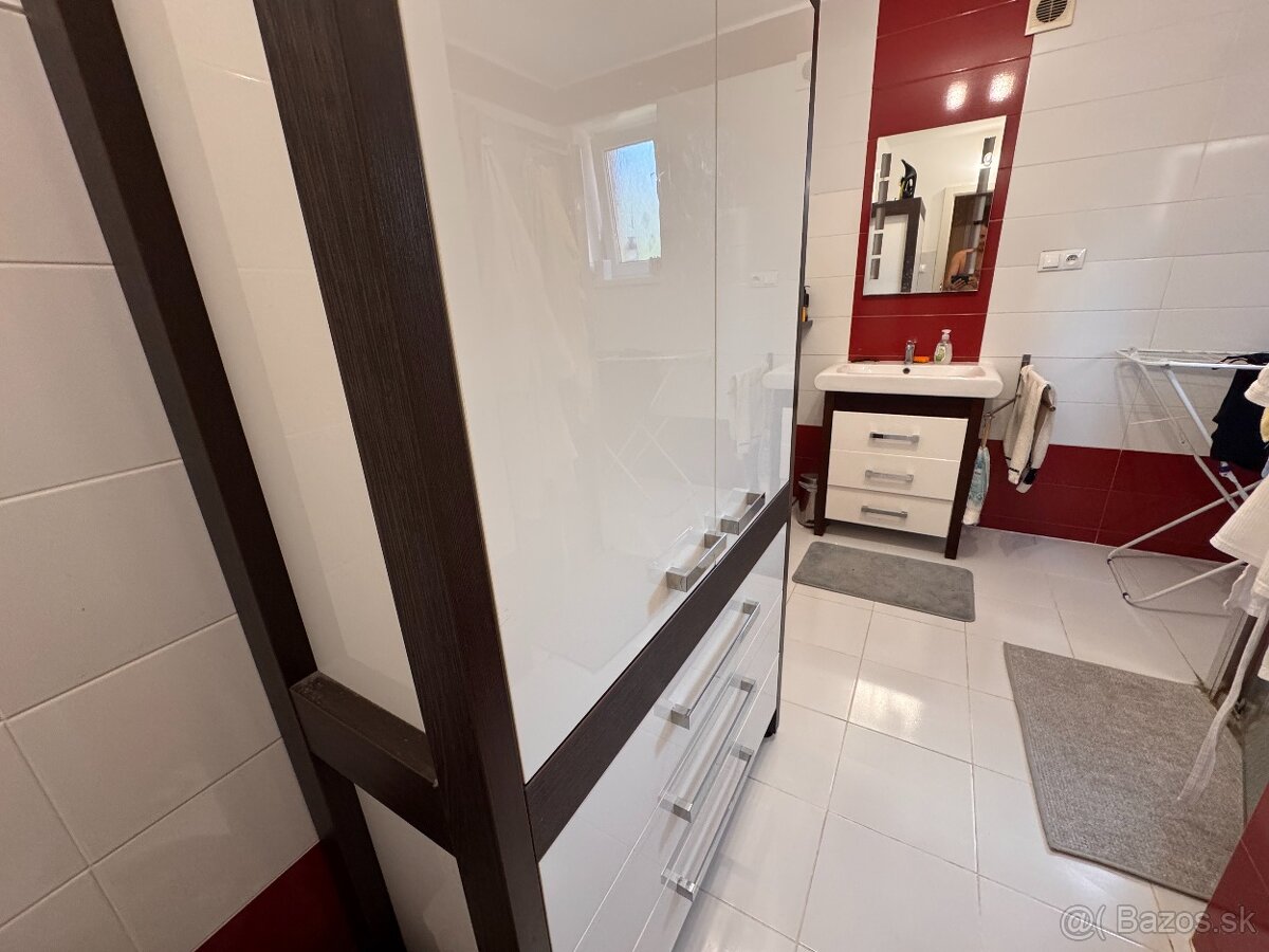 KRÁSNY KÚPEĽŇOVÝ SET - Komoda s umývadlom + skriňa - 2