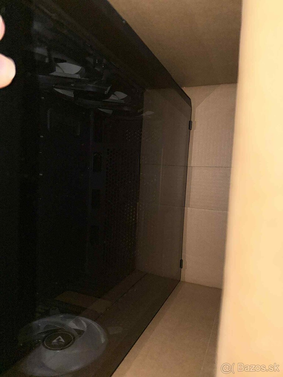 Skrinka ADATA XPG Starker Air Black. + 4 RGB ventilátory - 2