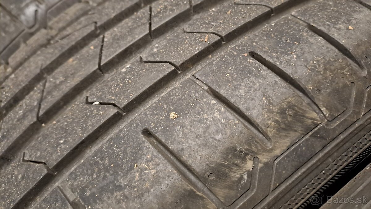 Predám 4ks jazdene letné 215/65r17-99V Hankook - 2