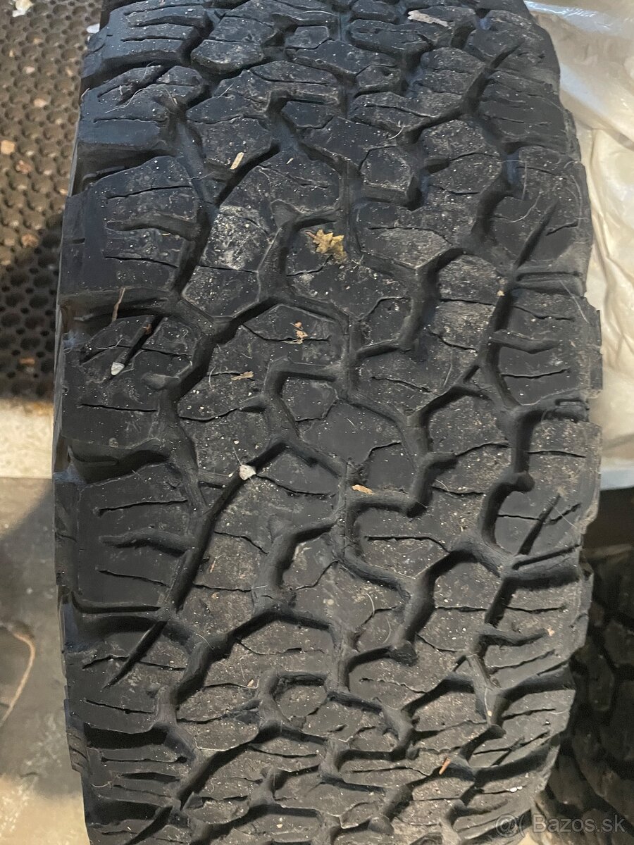 Bf goodrich all terrain ko2 lt285/70r17 - 2