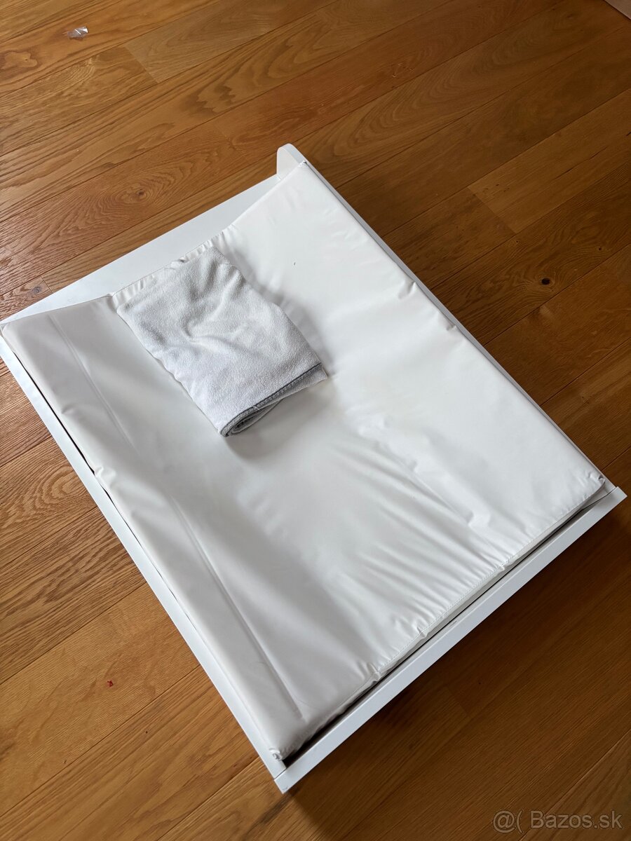 Prebaľovací pult - 2