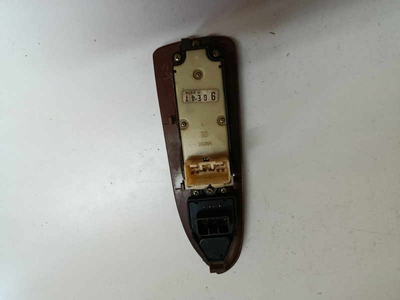 vypinac staovania okna mazda 626 30€ - 2