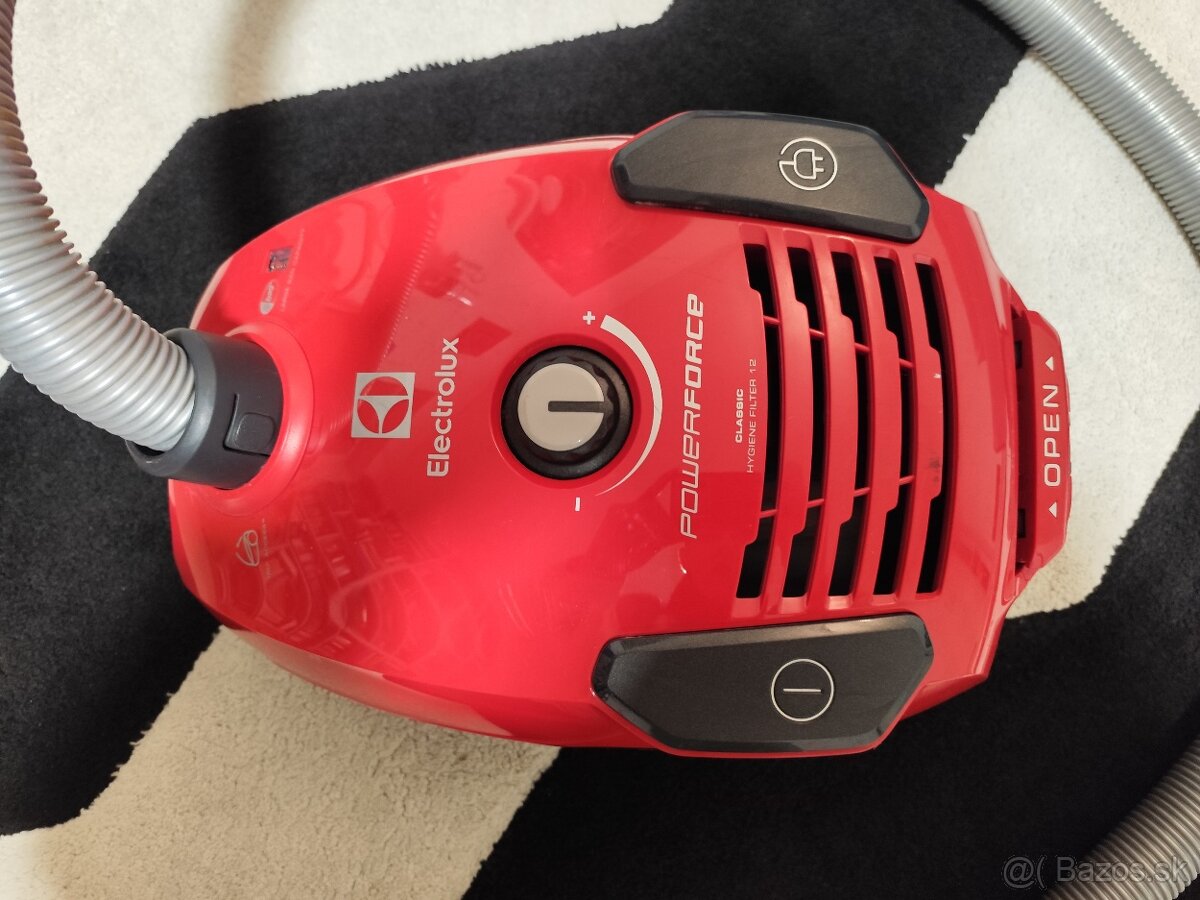 Predám plne funkčný vysávač Electrolux - 2