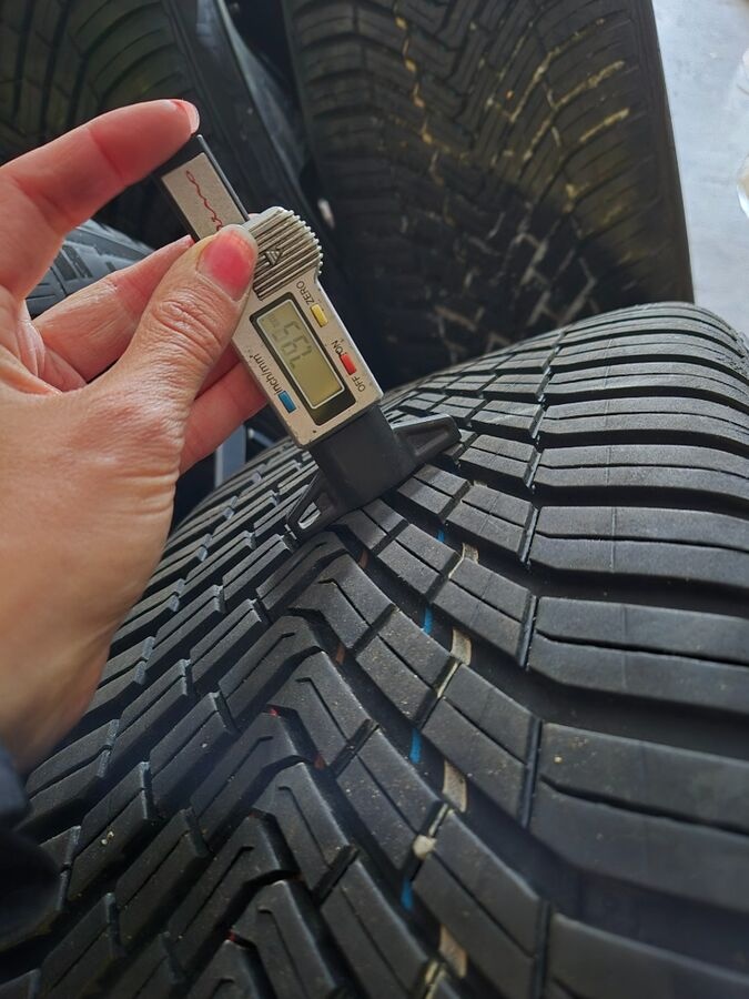 celoroční pneu Continental 255/45 R19 - 2