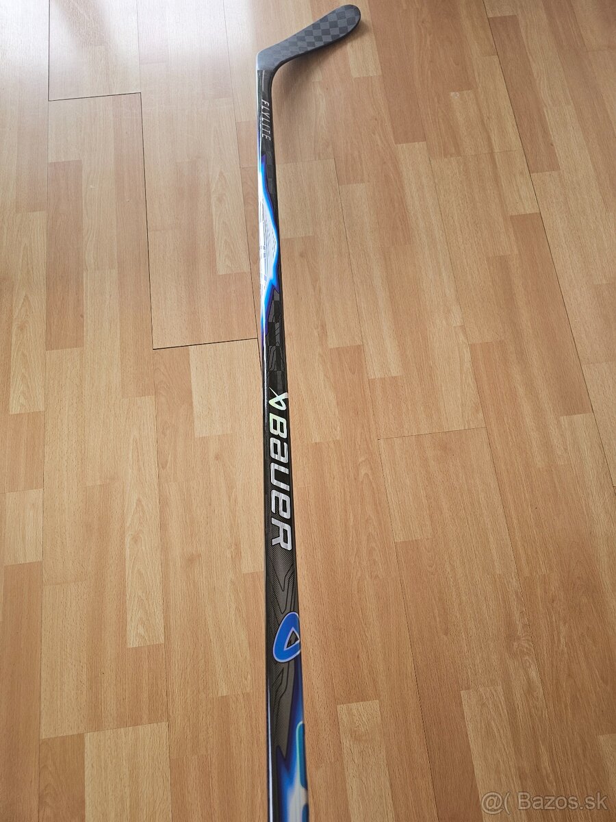 Hokejka BAUER FLYLITE pravá - 2