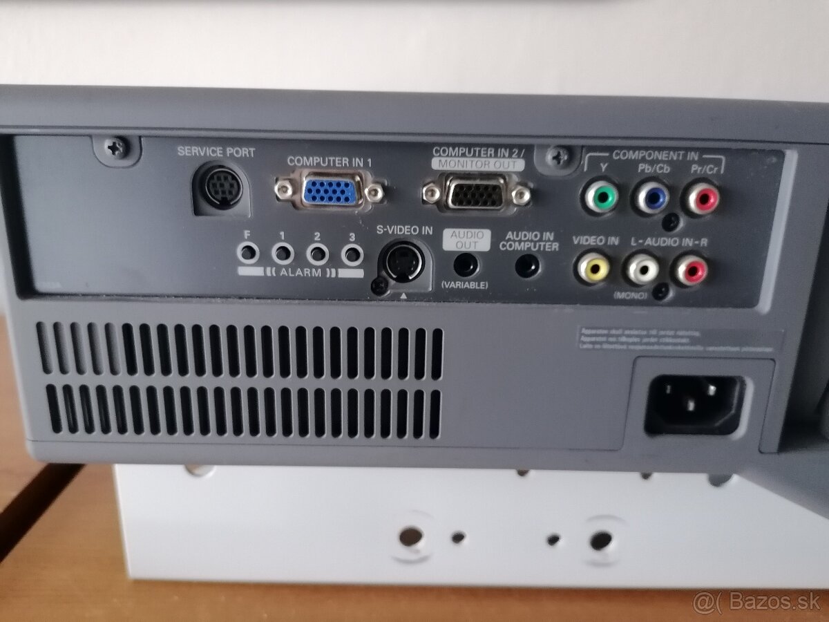 Projektor Sanyo PLC-XL50 - 2