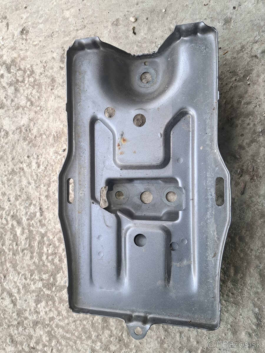 HONDA S2000 tácka pod akumulatorom - 2