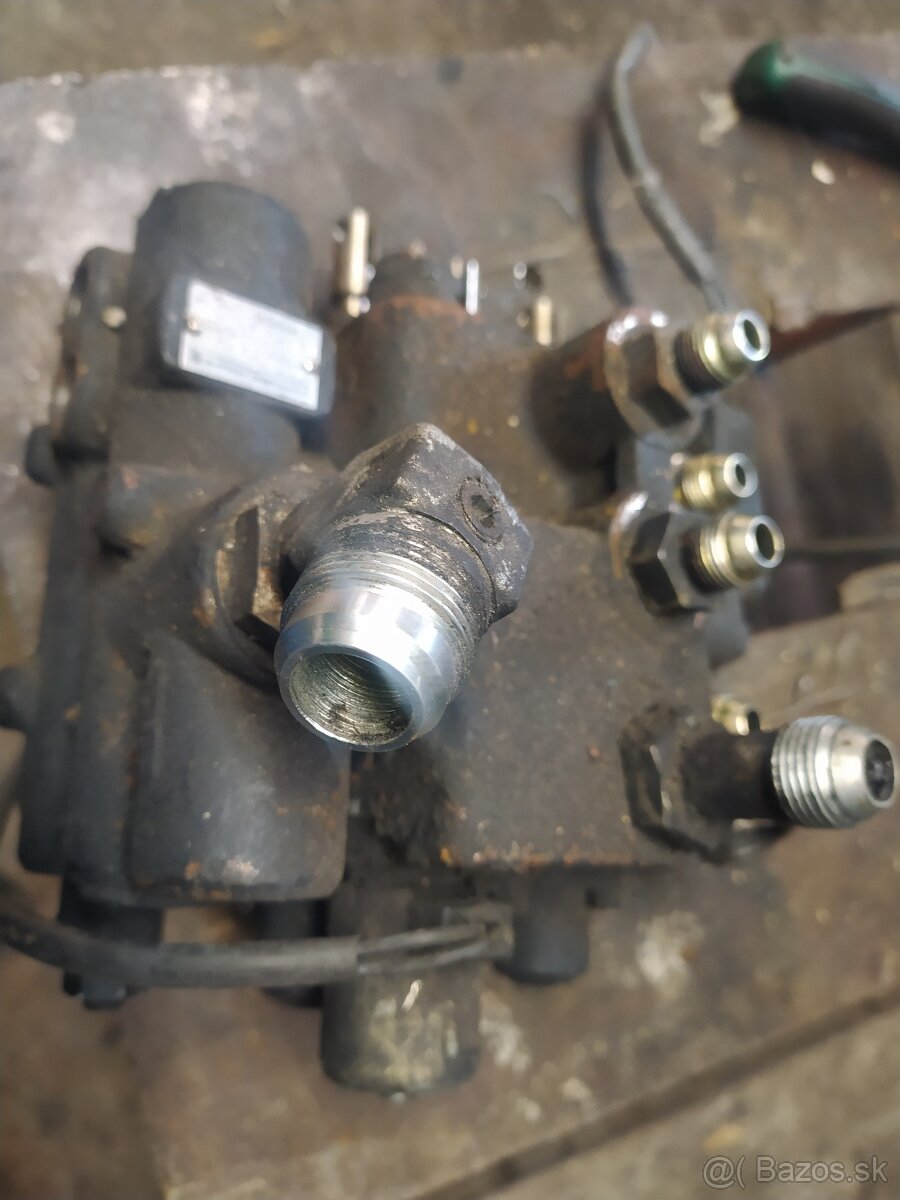 Predám hydraulický rozvádzač - 2
