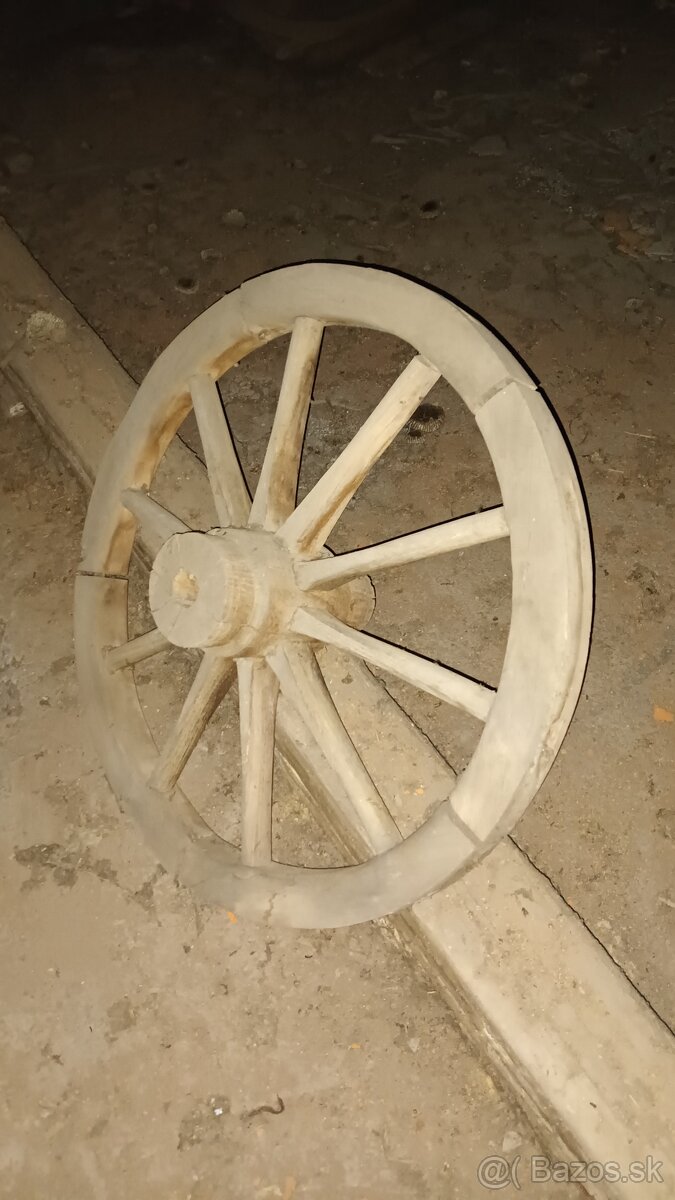 Drevené koleso z voza - 2
