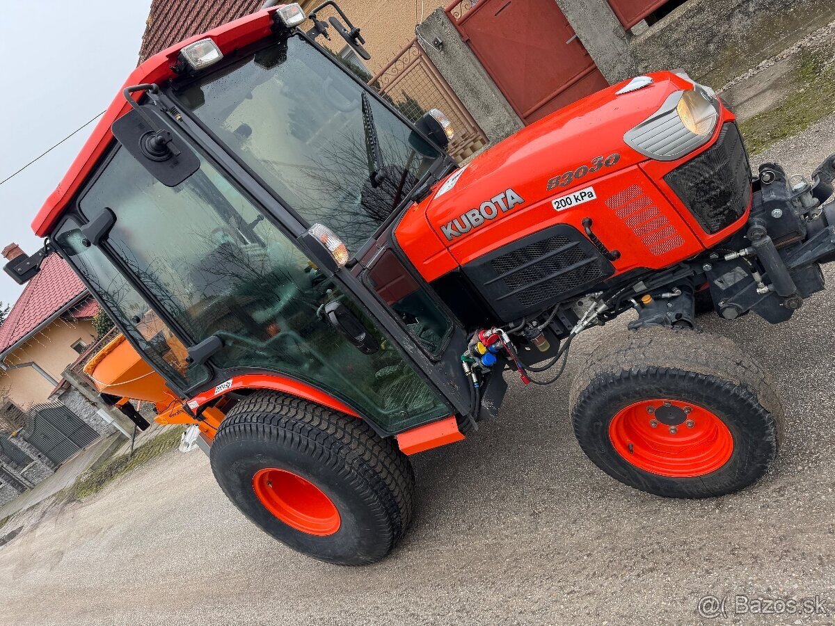Traktor Kubota b3030 s príslušenstvom a s ŠPZ - 2