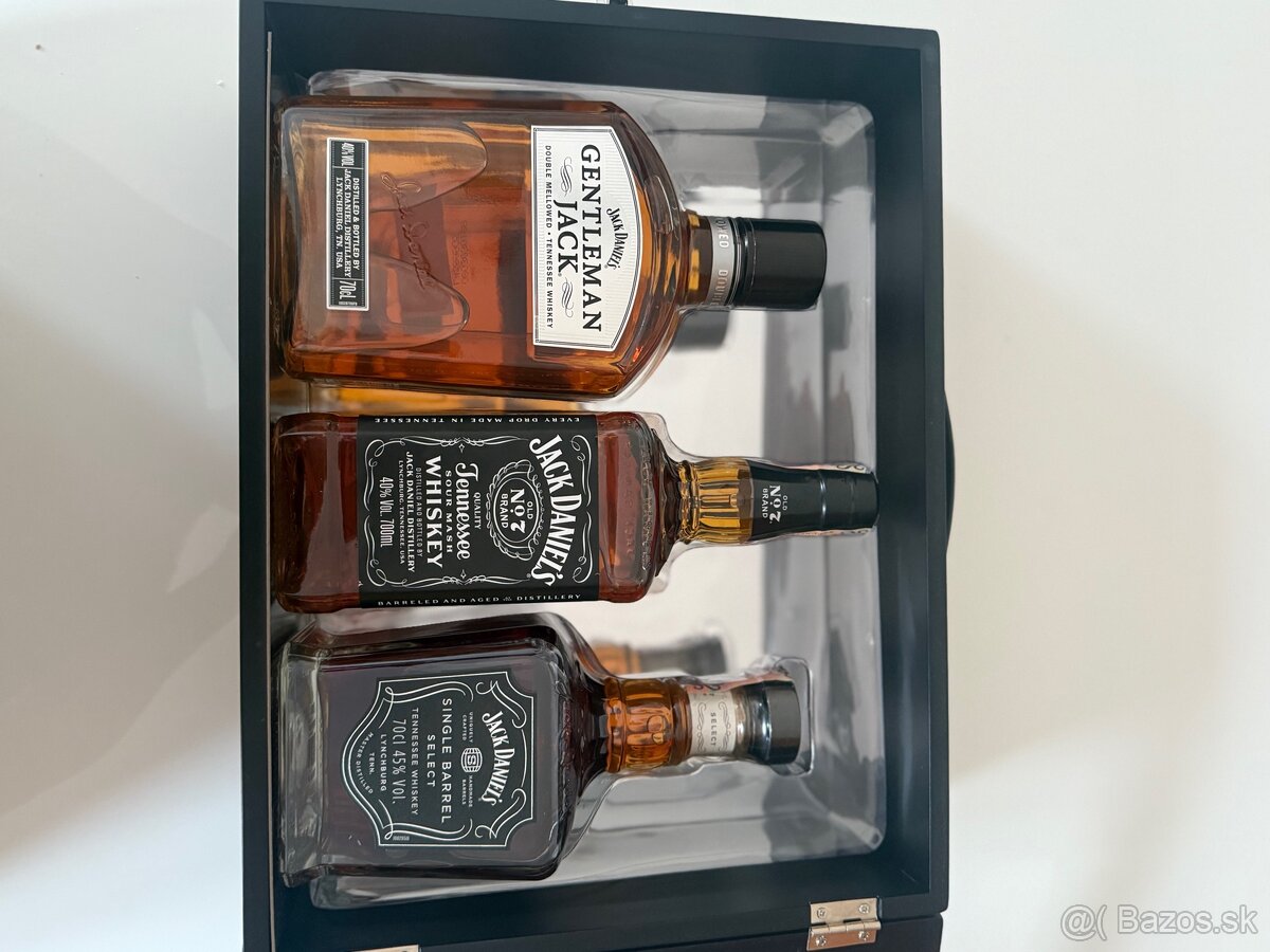 Exkluzívny Jack Daniel’s set v sklenenej vitríne - 2