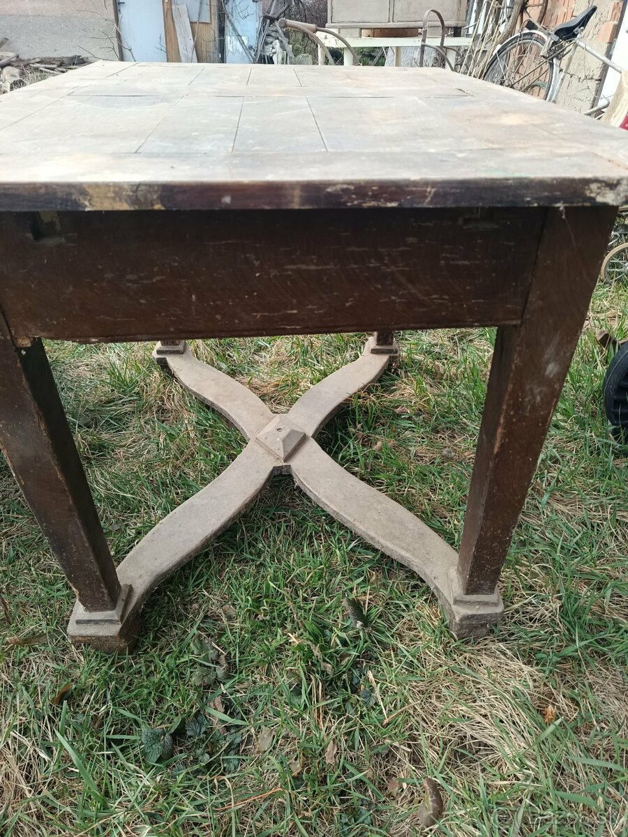 Starožitný stol za 60,-eur - 2