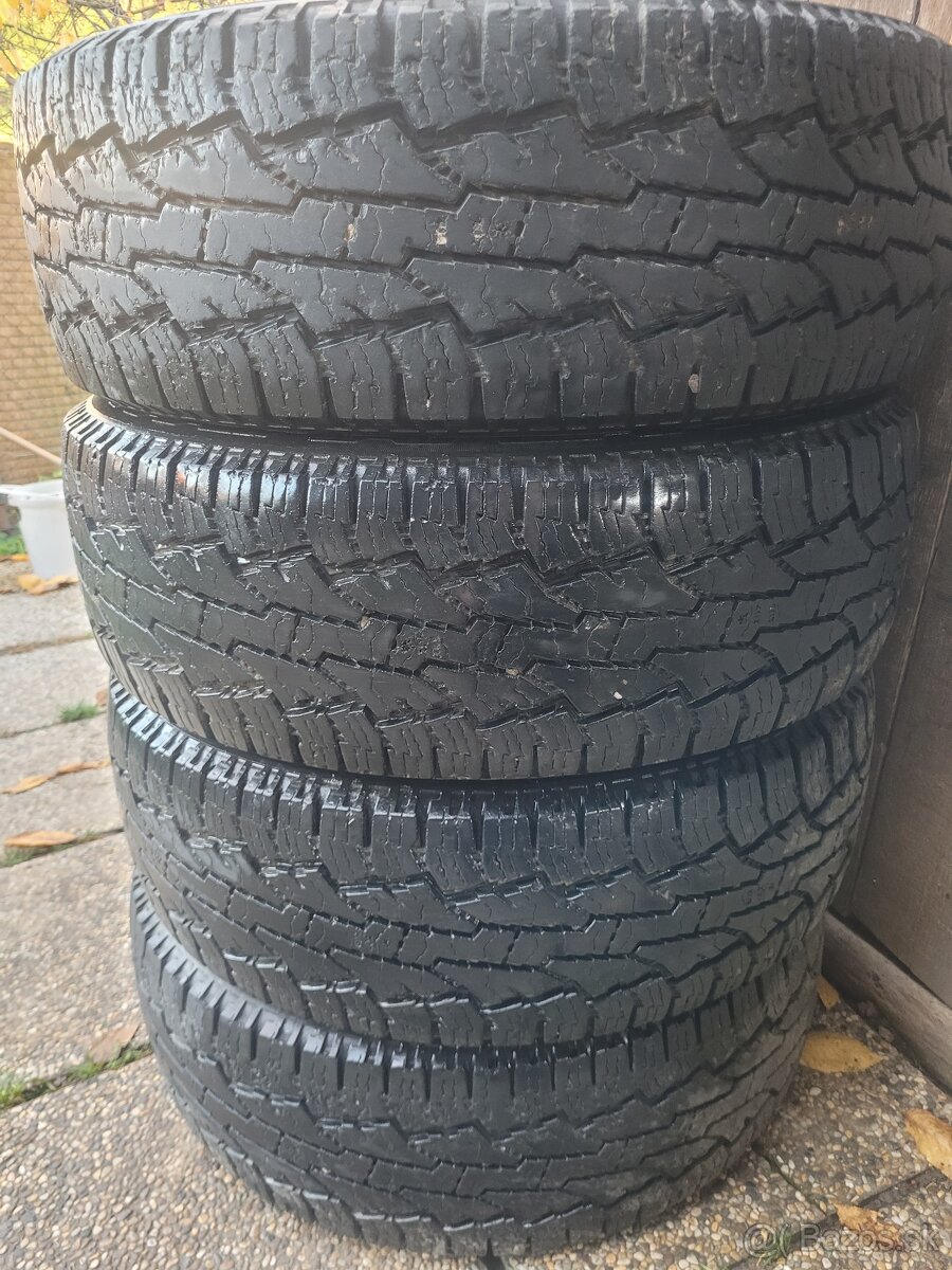 Nokian 265/75R16 - 2